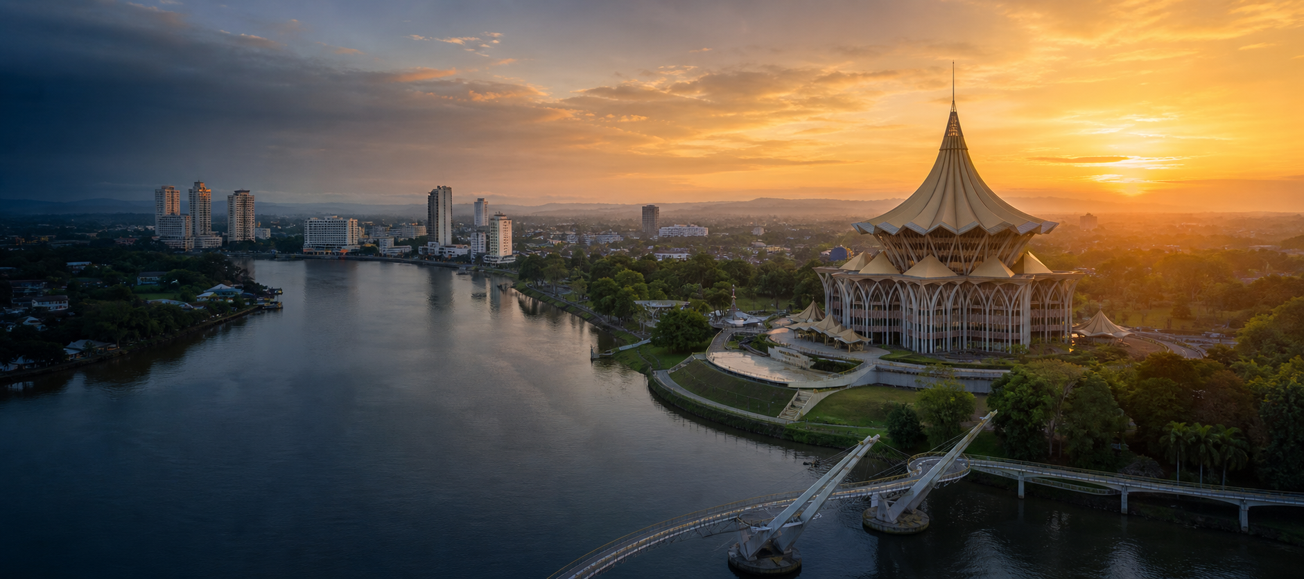lpkp2-kuching-waterfront-hero-v1 Panorama Kuching dan Dewan Undangan Negeri Sarawak ketika matahari terbit